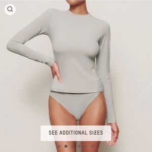 Fits Everybody long sleeve shirt in Talc